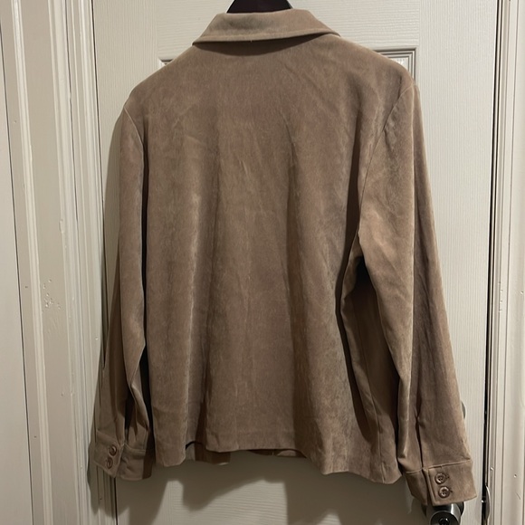 Beautiful jacket - Picture 3 of 6